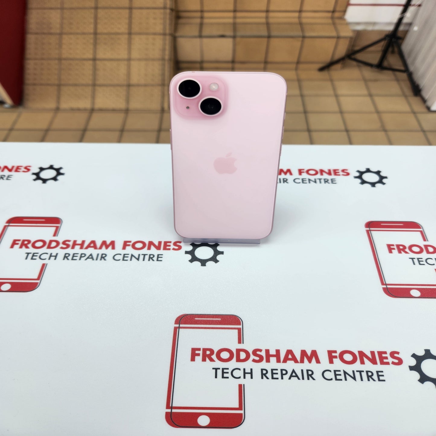 iPhone 15 - Pink - 128GB - Unlocked - Grade A (SPT4325)