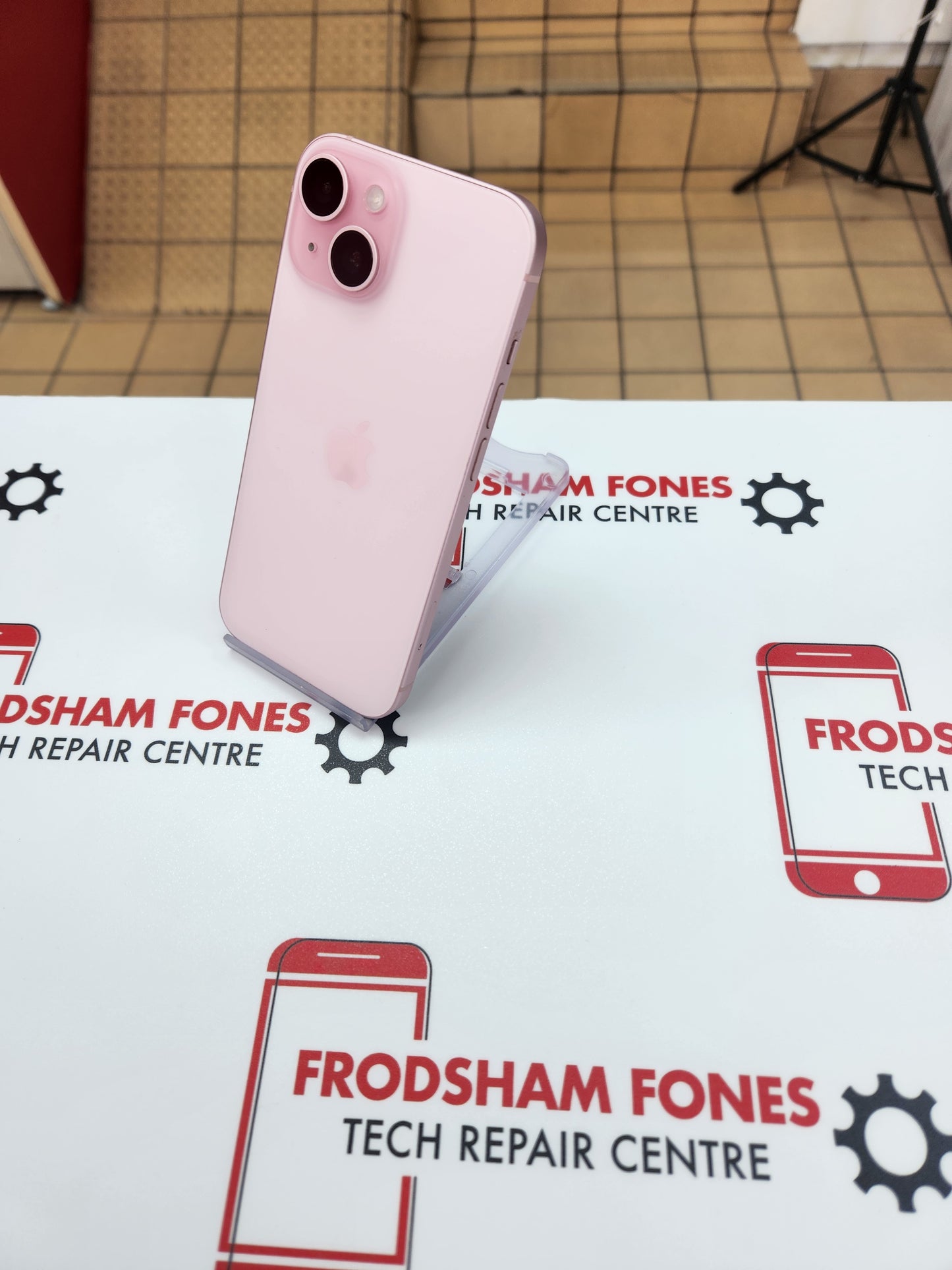 iPhone 15 - Pink - 128GB - Unlocked - Grade A (SPT4325)