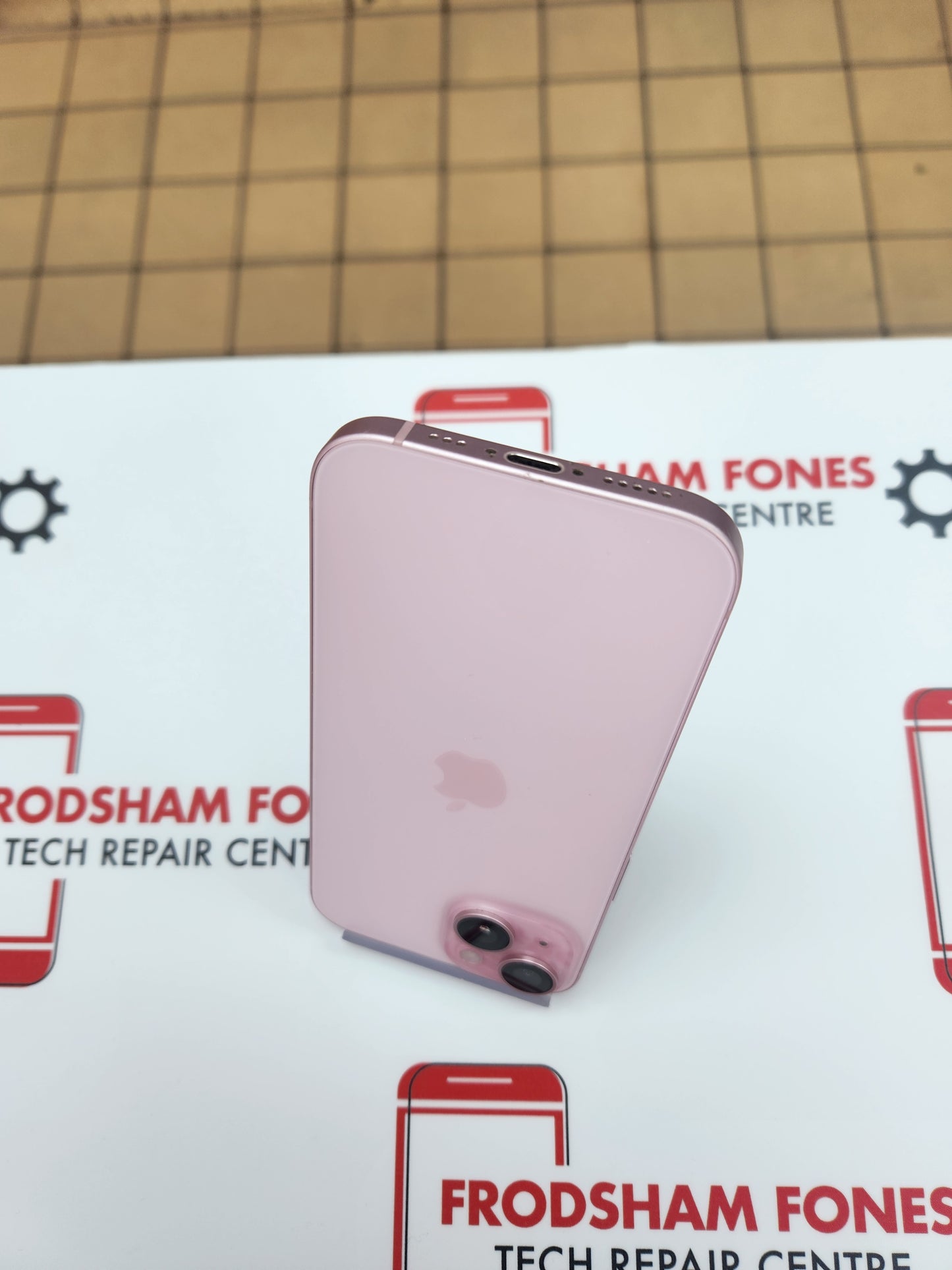 iPhone 15 - Pink - 128GB - Unlocked - Grade A (SPT4325)